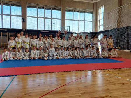 Mladi karateisti na tekmovanju v Moravčah