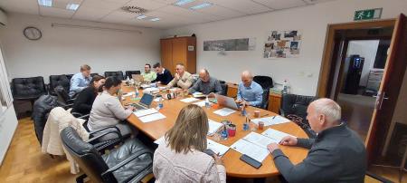 2 redna seja, foto L Uhan