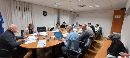 2 redna seja, foto L Uhan