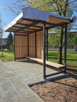 avtobusno_postajalisce_med_montazo