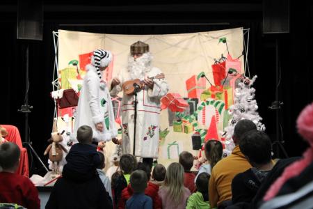 Obisk dedka Mraza na Mirni, foto JSKD OI Trebnje